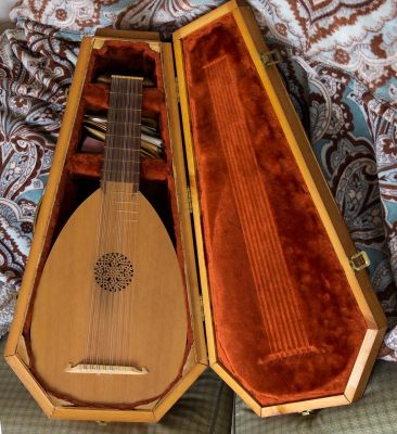 Hand-made Lute
Eight-course Renaissance Lute assembled from mail-order kit in 1979 with homemade plywood case
Keywords: lute